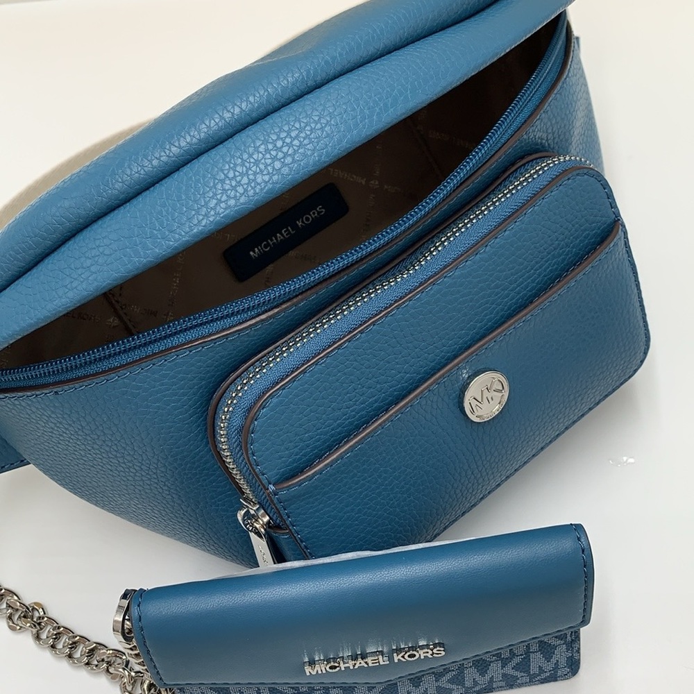 MICHAEL KORS
Maisie Large Pebbled Leather 2-in-1 Sling Pack
Teal
NWT - Picture 3 of 16